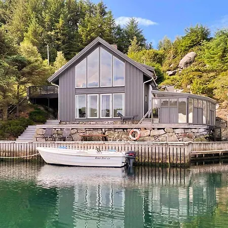 4 Bedroom Cozy In Bokn Casa vacanze Bore