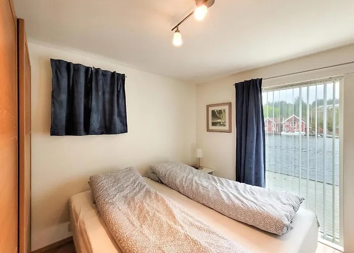 4 Bedroom Cozy In Bokn